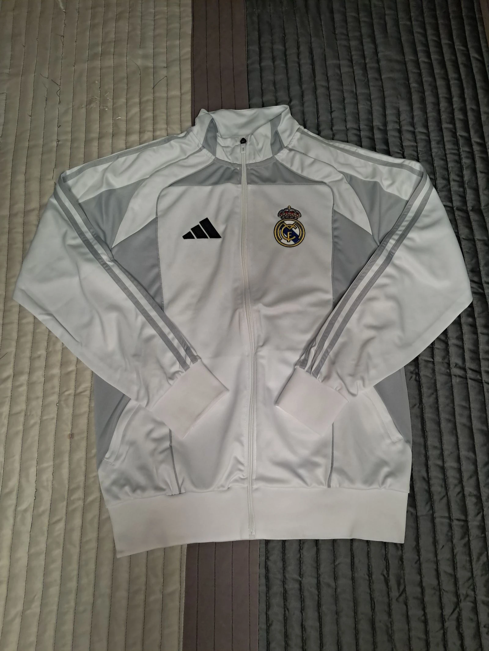 Real Madrid Tracksuit 25/26 - Full Set - Size M – photo 2